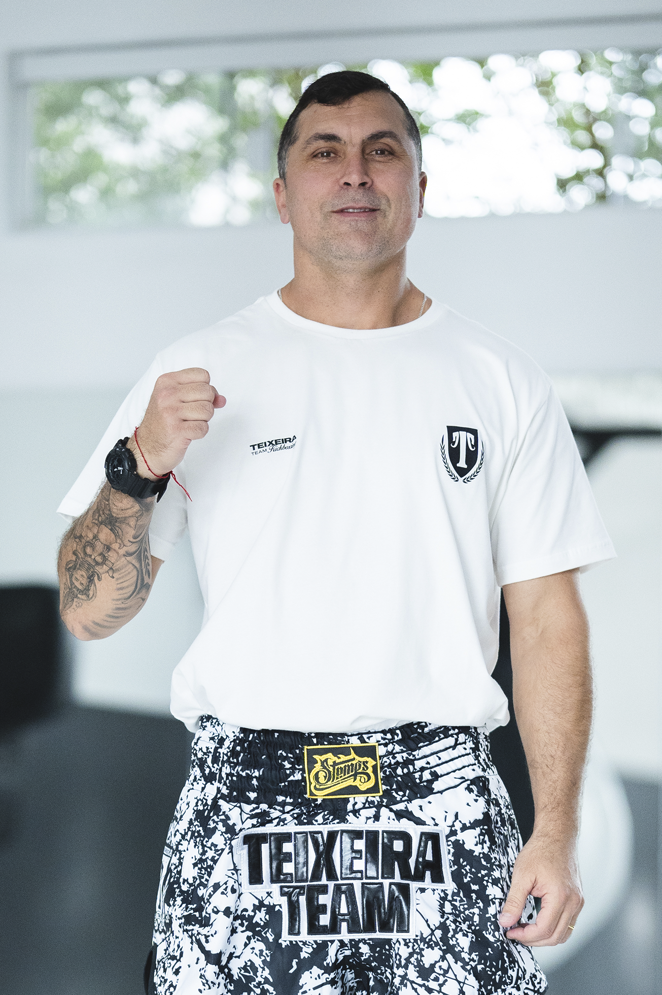 Mestre Rafael Teixeira, fundador da academia Teixeira Team em Curitiba, com mais de 26 anos de experiência em Muay Thai e Kickboxing